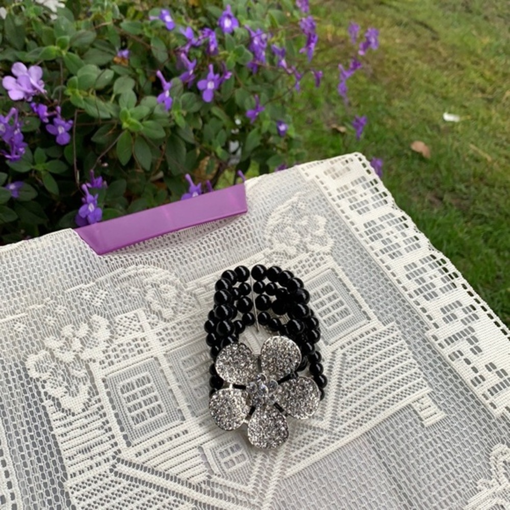 Bling Flower Stretch Bracelet Pre Owned